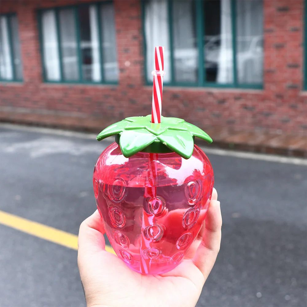 16.9 fl oz Strawberry Straw Cup