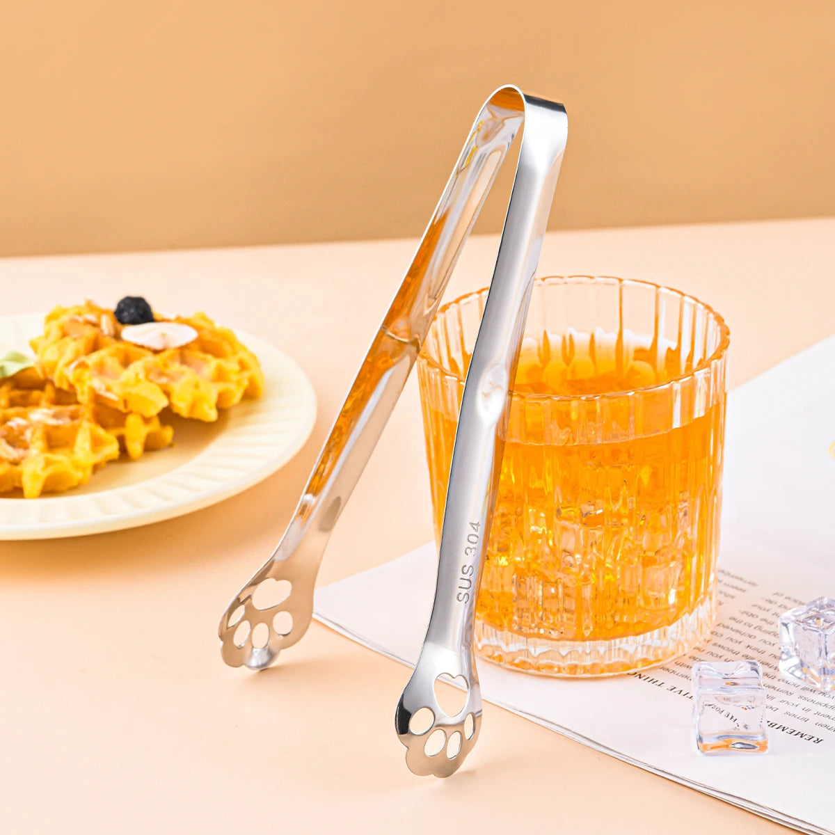Ice cube cat paw tongs