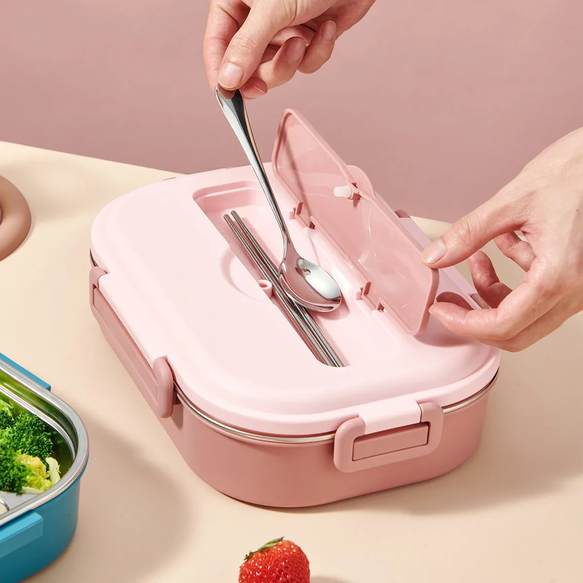 Stainless steel lunch box with phone support