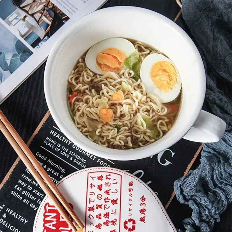 Noodle bowl with lid