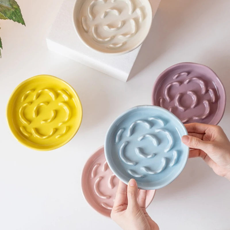 Flower themed slow feeder